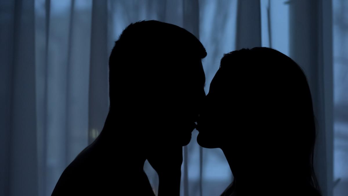 Sex in einem vollen Haus: So findet ihr Raum und Zeit zu zweit